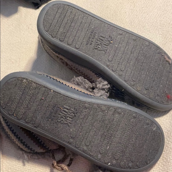 Warm and comfortable Mukluk slippers - Picture 3 of 3